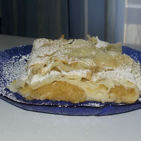 Savijača s jabukama i grizom