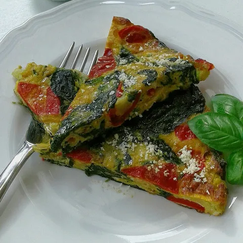 Fritata sa prazilukom,svježom crvenom paprikom i špinatom