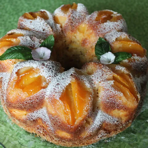 Kuglof sa breskvama