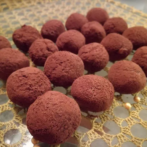 Chocolate gin-tonic truffles