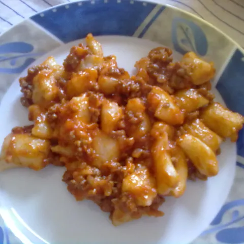 Njoki s mesnim umakom - Gnocchi al ragù