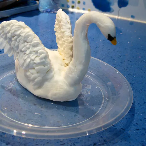 Gumpaste labud, sastavljen 2