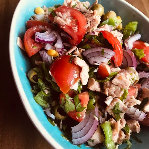 Salata sa tunom i paprikom