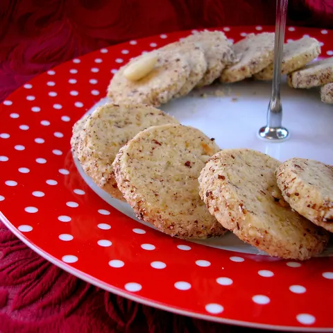 Almond cookies
