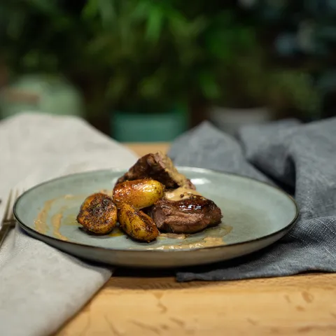 Janjeći steak sa karameliziranim mladim krumpirom