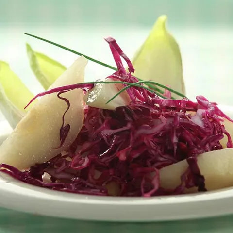 Interesantna salata s kruškama i kupusom