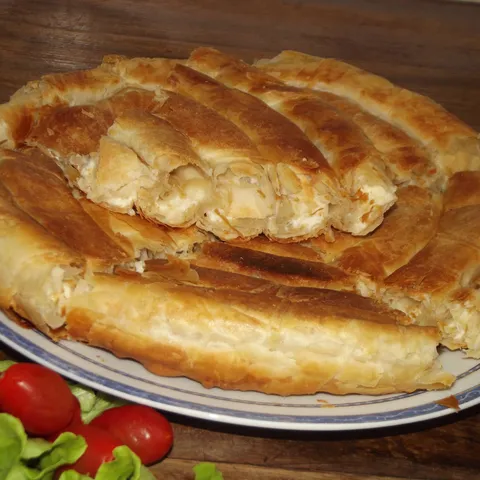 Pita sa sirom od gotovih kora