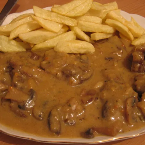 Svinjetina Stroganoff