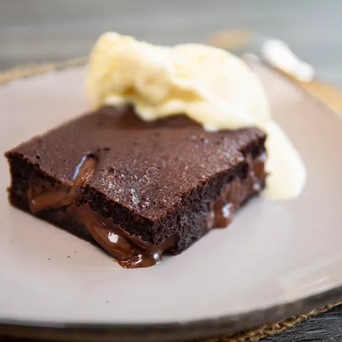 Extra sočan čokoladni brownie sa sladoledom