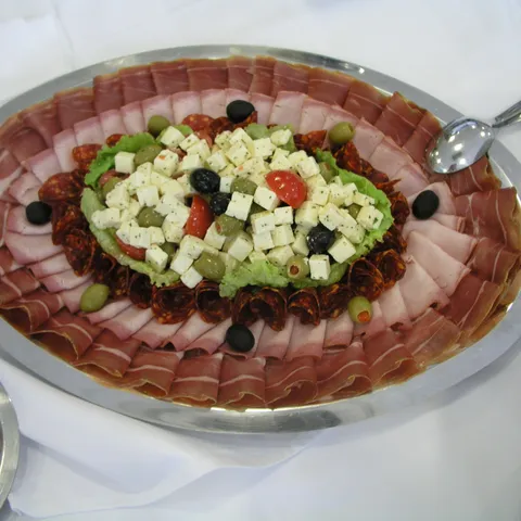 Ukrašen tanjur!