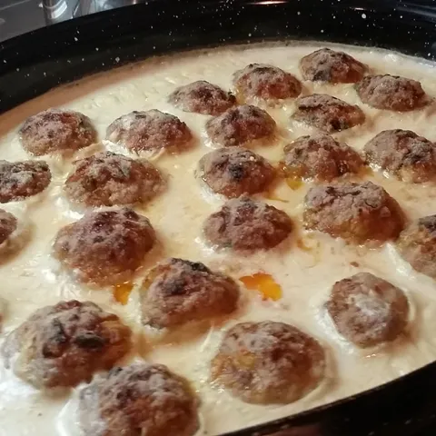 Ćufte sa keljom u umaku od gljiva