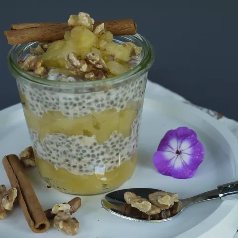 Chia puding sa kompotom od jabuka