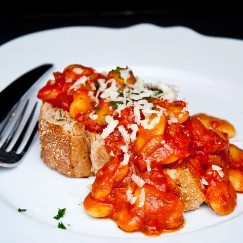 Tradicionalni engleski "beans on toast"  - Bijeli grah u umaku
