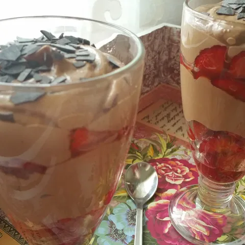 mascarpone- nutella krem sa jagodama