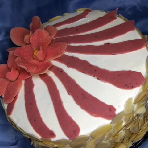 Torta sa bademima, sljivama, sirom, limunom i vanilom