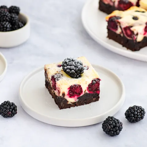 Brownie cheesecake s kupinama