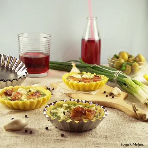 Mini quiche sa dve vrste sira i spanacem