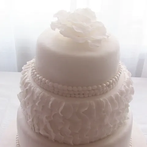 ...moja prva svadbena torta... :))