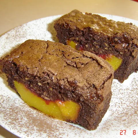 Meka torta sa breskvama u keksu