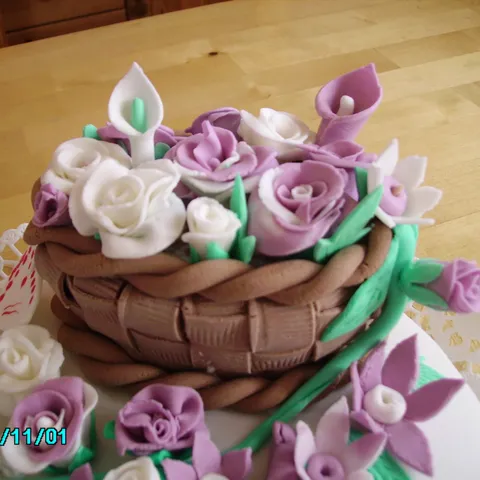Fondant/Secerna massa za prekrivanje torti.