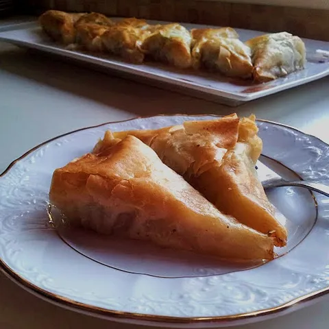 Pituljice sa suhim šljivama i orasima