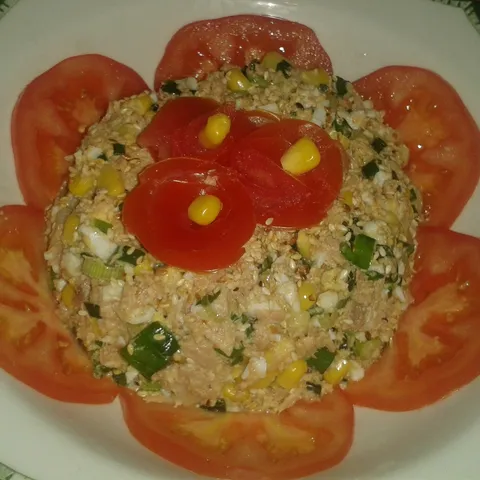 Obrok salata od tune i kukuruza