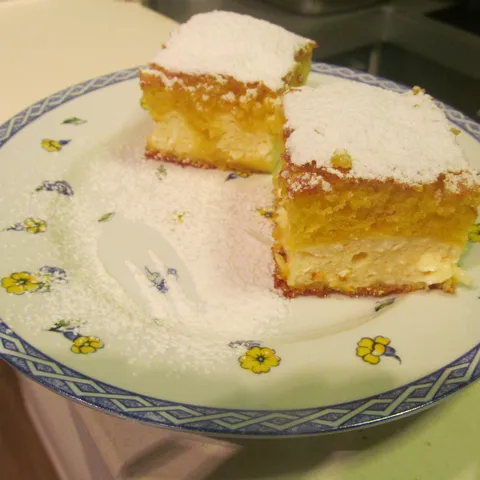 Slasni biskvitni kolač sa sirom