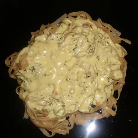 zeleni rezanci u bijelom (žutom) umaku