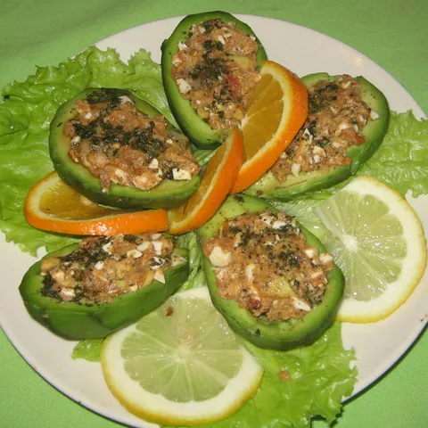 Salata od avokada i tune
