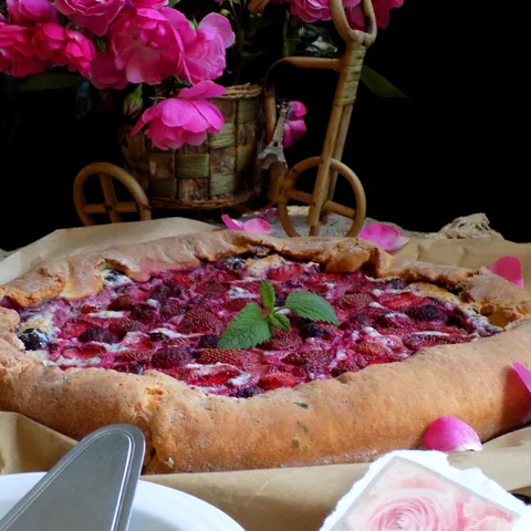 Galette s chiom,sirom i proljetnim voćem