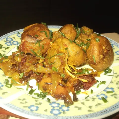 ŠAMPINJONI SA SUVIM MESOM I LUKOM