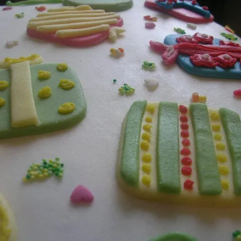 Baloni i pokloni torta