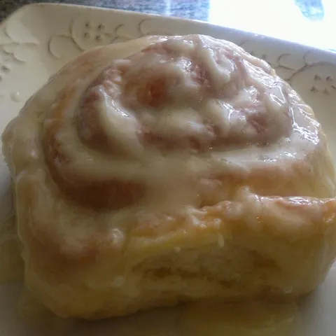 rolice sa cimetom  ( cinnabon )