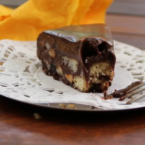 Cokoladne Snite sa Suhim Sljivama (Prune & Dark Chocolate Slice)