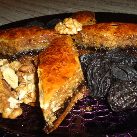 BAKLAVA SA SUHIM ŠLJIVAMA