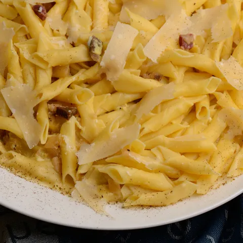 Carbonara sa šunkom i tikvicom