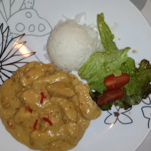 Pileci filet u umaku od kikirikija