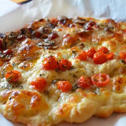 Cherry tomato pizza by Dafka