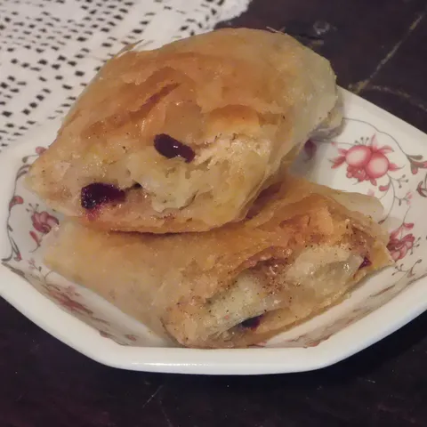 pita sa jabukama, bademom i brusnicama