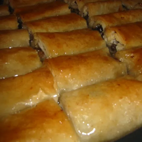 Coko baklava sa urme i orahe