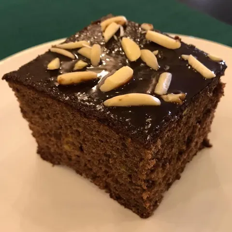 Čokoladni kolač sa bademima i narandžom