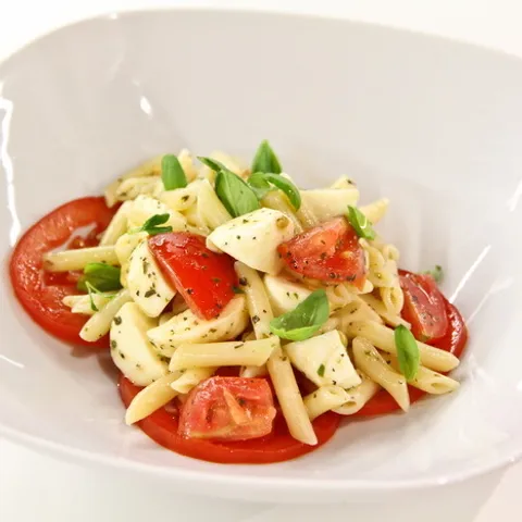 Caprese salata s tjesteninom