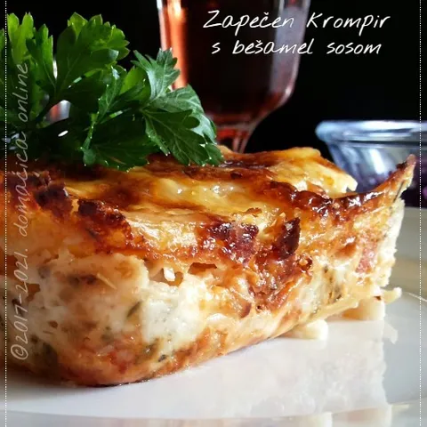 Zapečen krompir s bešamel sosom