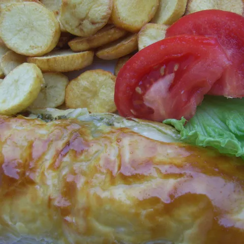 Piletina u lisnatom tijestu s pestom i parmezanom