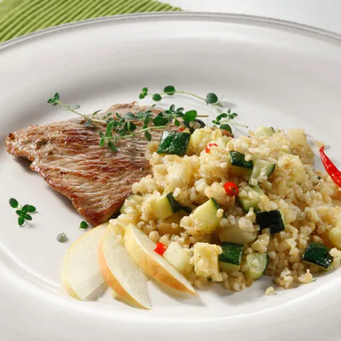Teletina i bulgur s tikvicama i jabukama