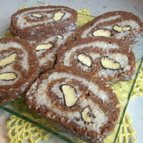 Roladica od keksa s kokosom i krem bananicama