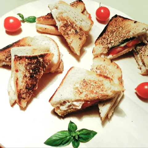 Caprese pileci sendvic