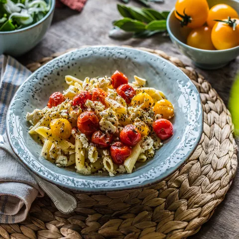 Tjestenina s cherry rajčicama i feta sirom