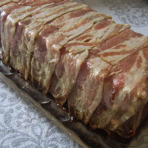 Štruca od  slanine, šumskih gljiva, puretine i pilećeg filea