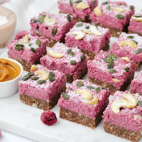 Proteinske kocke s čokoladom i malinama
